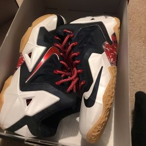 Nike Lebron 11 size 10